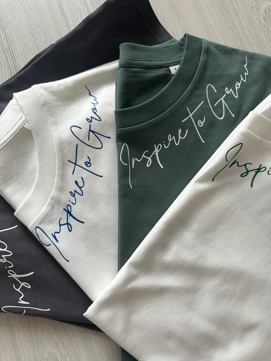 Cheers All the Pleasure and Fun - Inspirerende boodschap van GrowTees met stijlvolle, duurzame T-shirts voor elke gelegenheid.